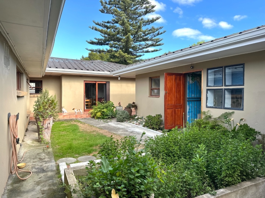 4 Bedroom Property for Sale in Bergsig Western Cape